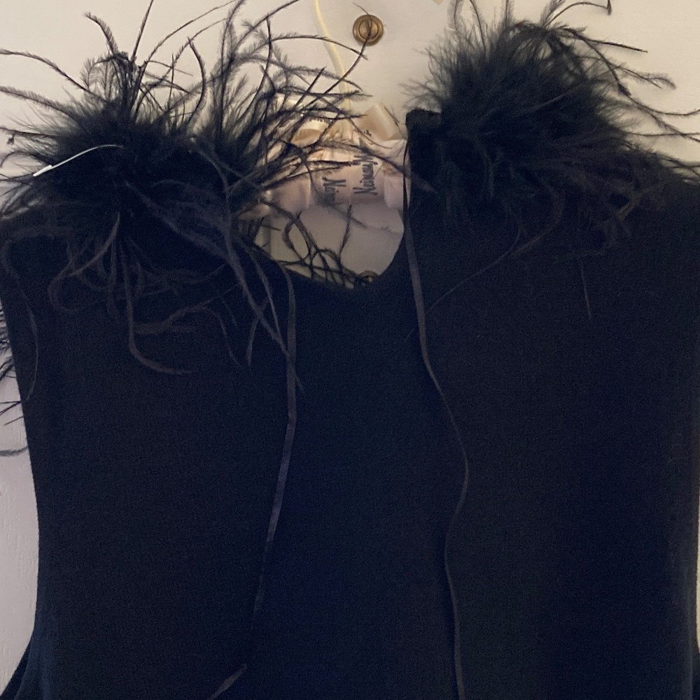Sydney Easton Black Sleeveless Sweater/Detachable Feather Trim/XL/NEW/NEVER WORN - Picture 3 of 7